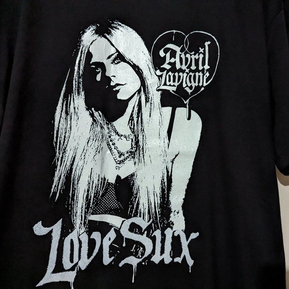 Avril Lavigne Love Sux Graphic Tee Boyfriend Black Shirt New! - Picture 6 of 8
